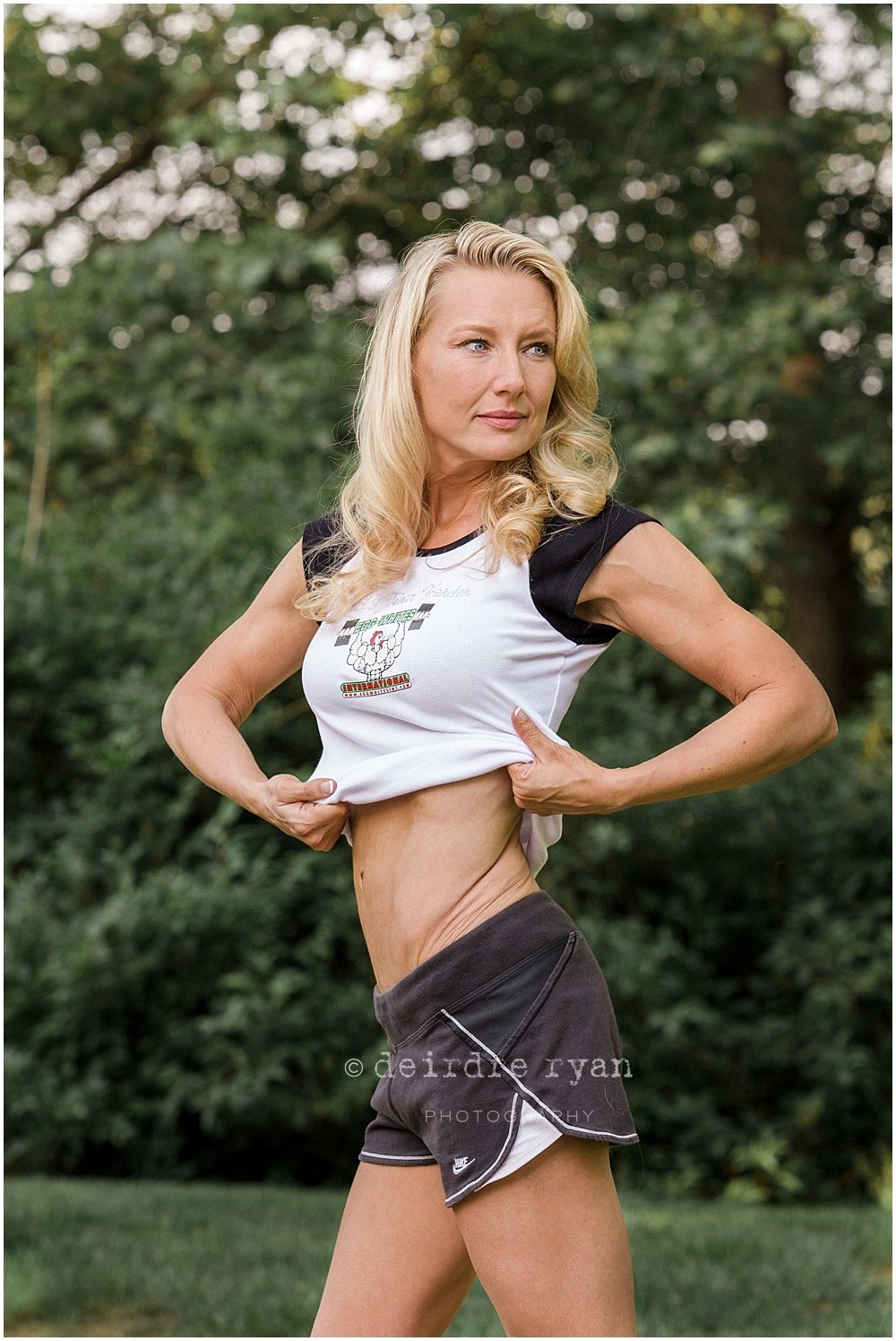 Lisa Traugott of ShesLosingIt.com and American Grit, models the t-shirt from her sponsor Egg Whites International.