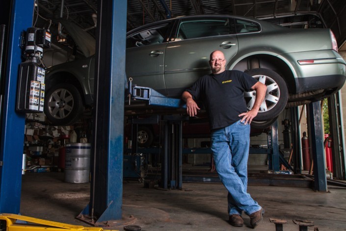 On location business shoot for MAM Software at Meineke in Bordentown by Deirdre Ryan commercial and editorial photographer.